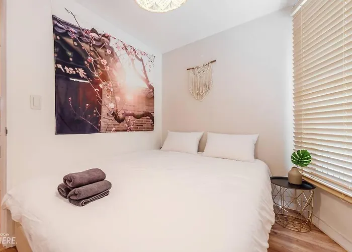 Отель Lazo House *